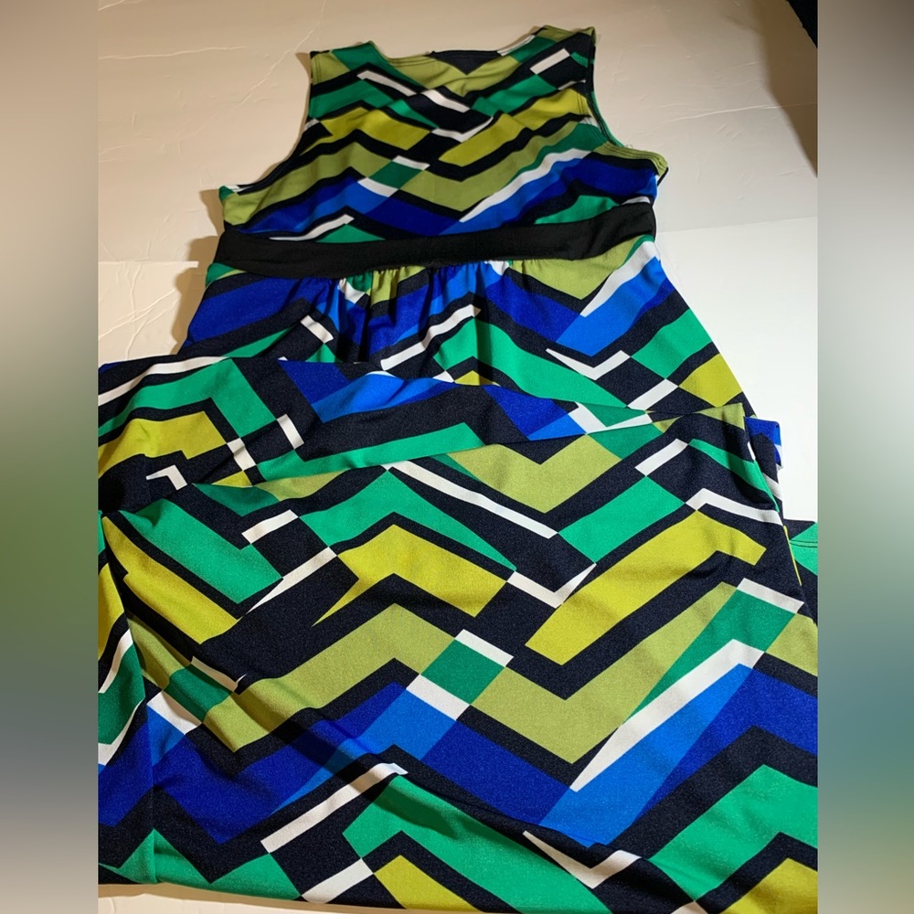 Spring is near!New Directions/size small/geometric patterns Colorful